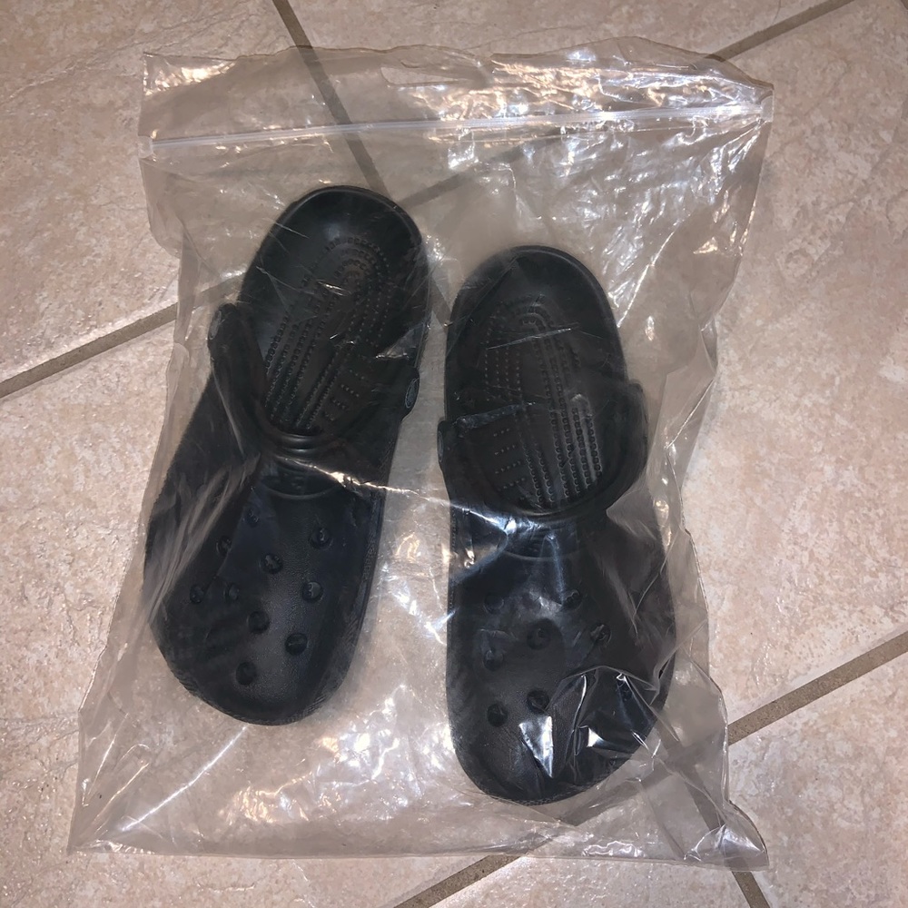 CROCS!!